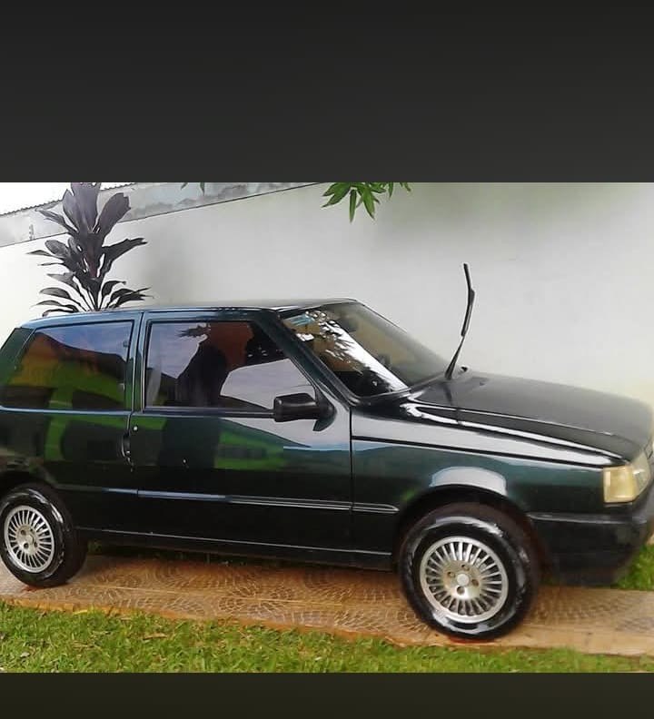 Fiat Uno após lavagem e revitalização